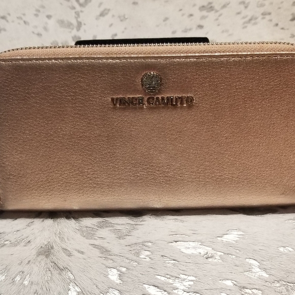 Vince Camuto wallet - Picture 2 of 6
